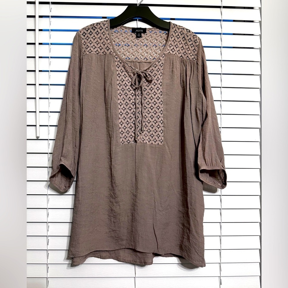 Alyx Lace trimmed & slightly sheer top Size 1X excellent condition - Boho Syle